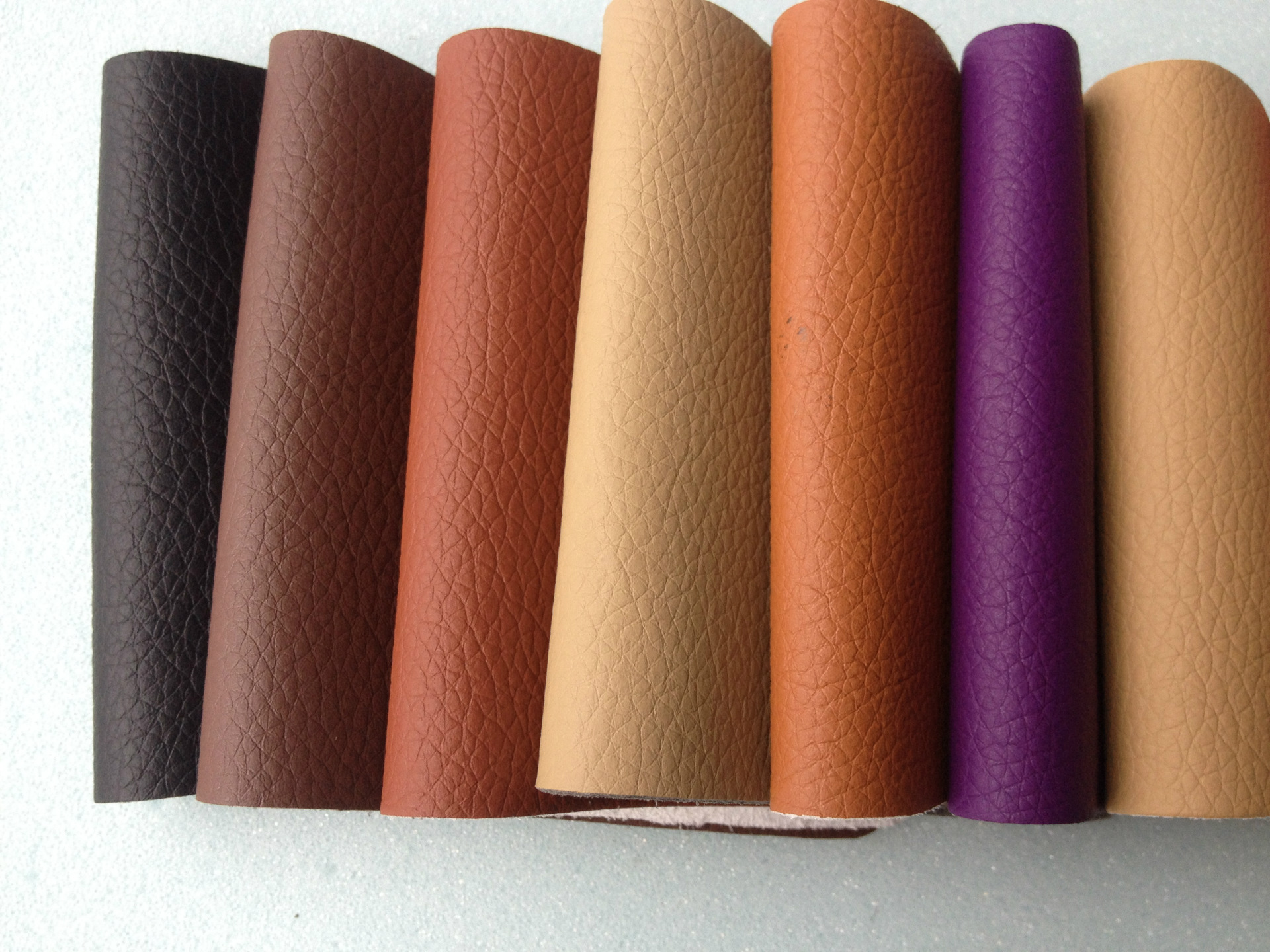 超纤PU荔枝纹皮革 多面手人造革的革新应用